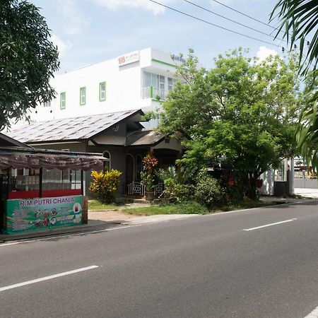 Audi Inn Hotel Tanjung Pandan Exterior photo