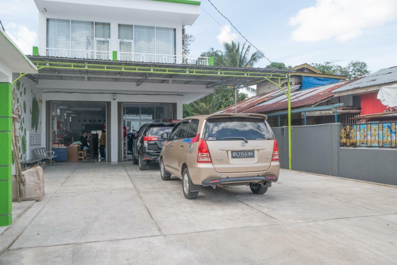 Audi Inn Hotel Tanjung Pandan Exterior photo